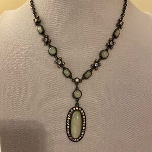 Vintage-Inspired Green Pendant Necklace